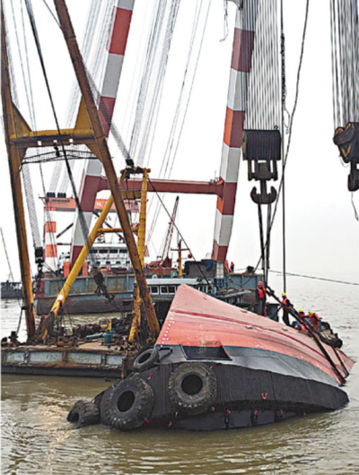 長江でボート沈没 22人死亡
