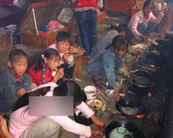 【写真報道】子供たちの「舌先上の中国」