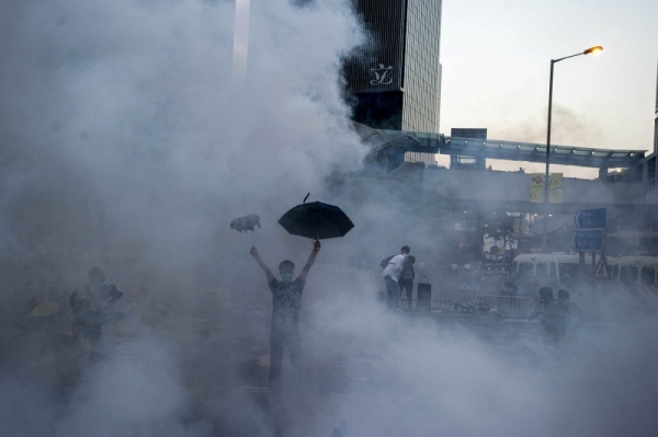 香港デモ 中共を恐れさせる３枚の写真