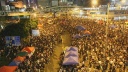 香港10万人が集会 「街頭を守り抜く」