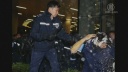 香港市民立法会に突入 警察催涙スプレーで阻止