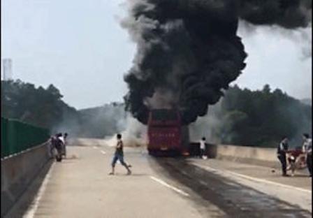 またも神秘の死亡者数35名、中国湖南省で高速バス衝突事故発生