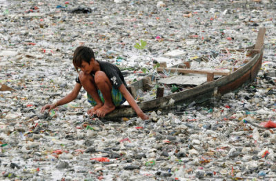 世界で最も汚い川—インドネシア･チタルム川