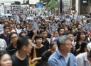 香港で2.5万人のデモ 李旺陽氏死亡真相を求める