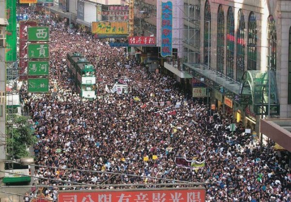 【ニュースで学ぶ英語】「７．１」香港市民４０万人が北京に抗議