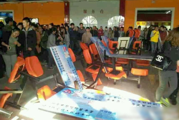 高すぎる学食 河北省で学生3000人が抗議